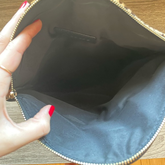 Express | Cheetah Foldover Crossbody Bag - Picture 4 of 4